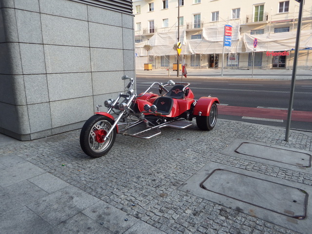 Мотобайк (трицикл) на улице Варшавы